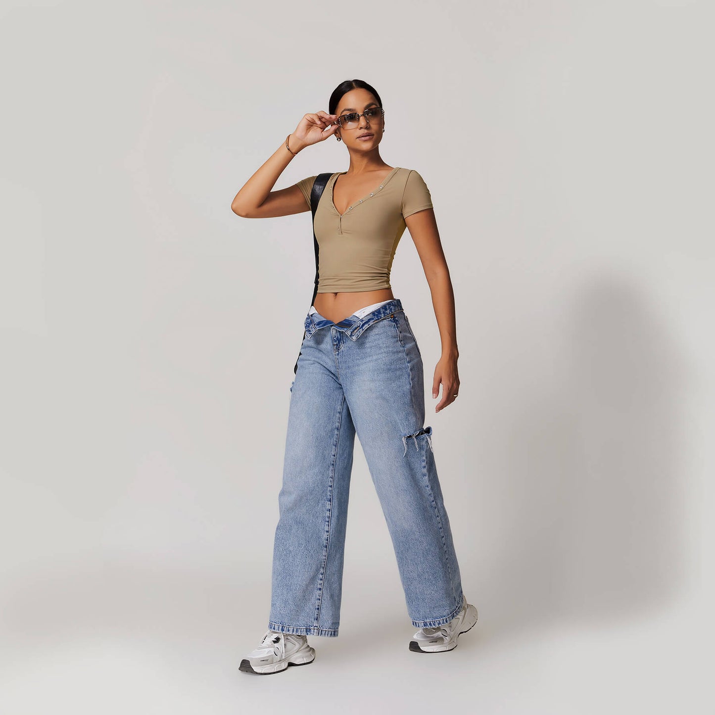Button V-neck Crop Top