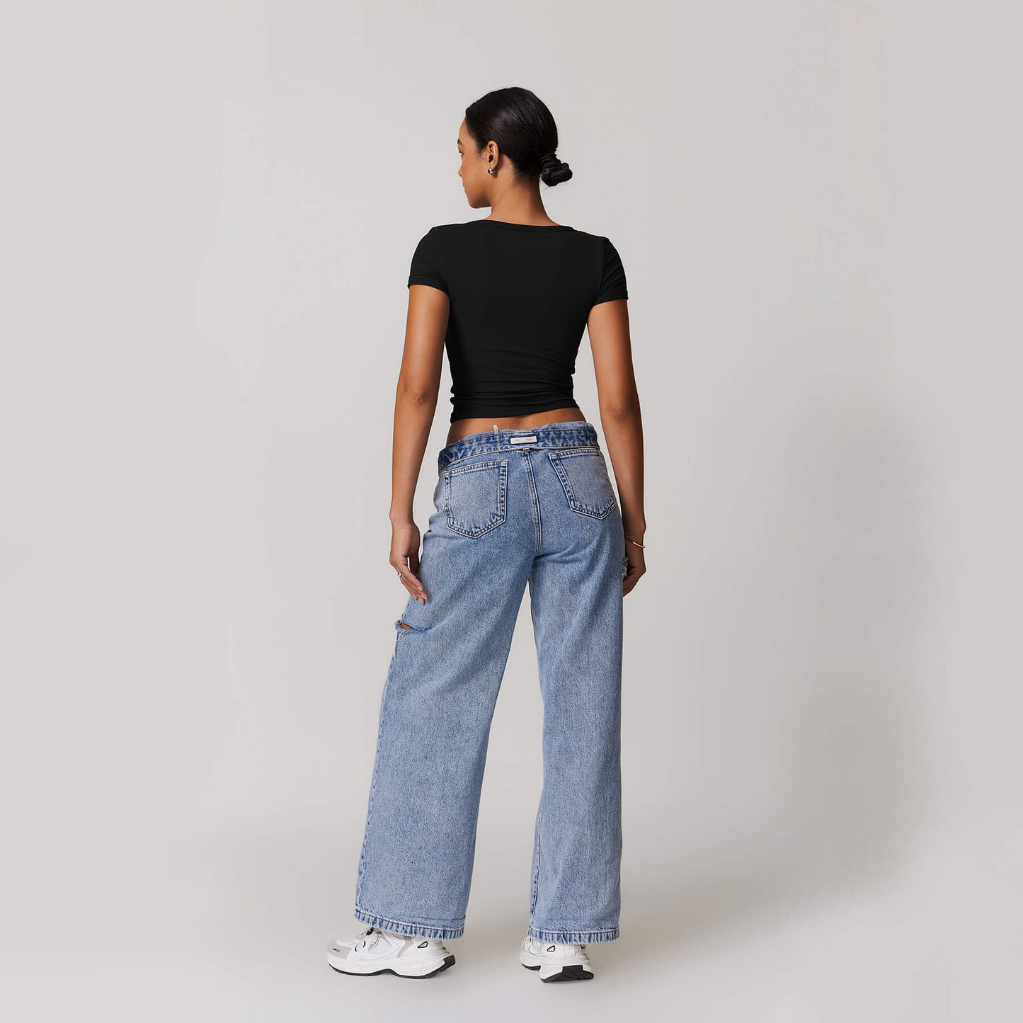 Button V-neck Crop Top